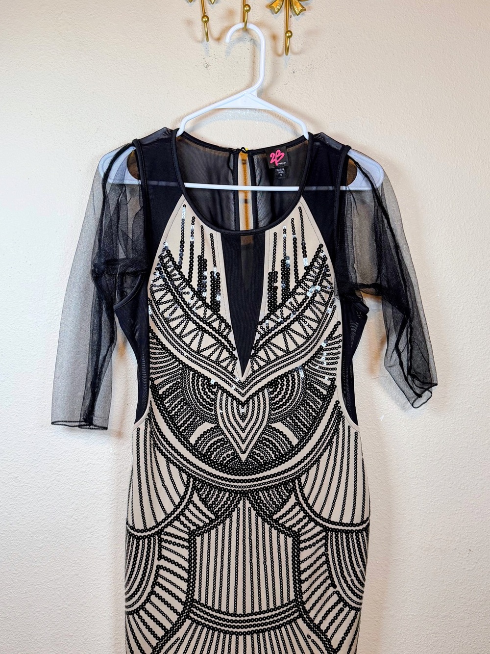 2B Bebe Black & Cream 20’s Bodycon Beaded Mesh Mini Dress. Size M